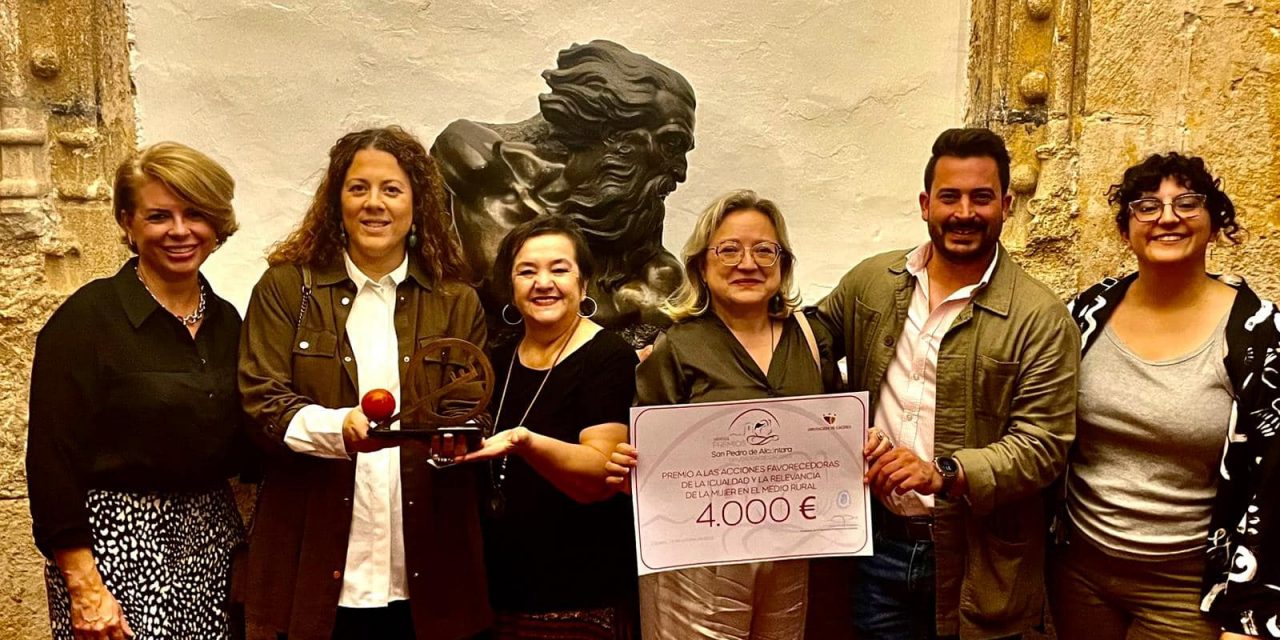 Adesval recibe un premio por su apoyo a las mujeres emprendedoras del Valle del Alagón