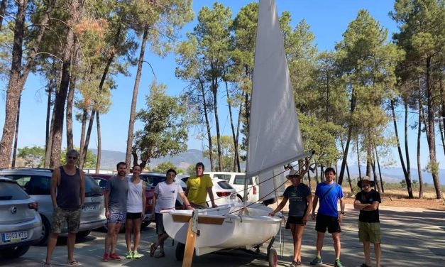 “En plan… a toda vela”, un cita gratuita para practicar vela y windsurf en Extremadura