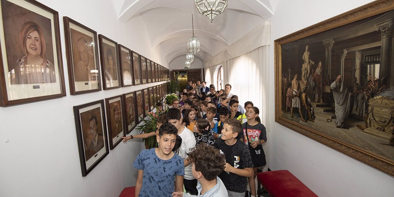 Continúan las visitas de colegios en la semana de puertas abiertas de la Diputación de Cáceres