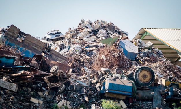 Caceroladas en Salvatierra de los Barros en contra del macrovertedero de residuos