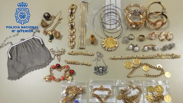 Seis detenidos por robar y tratar de vender joyas en casas de compra-venta de oro
