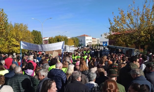 Más de un millar de personas reclama sanidad de calidad y la construcción de un hospital en Valencia de Alcántara