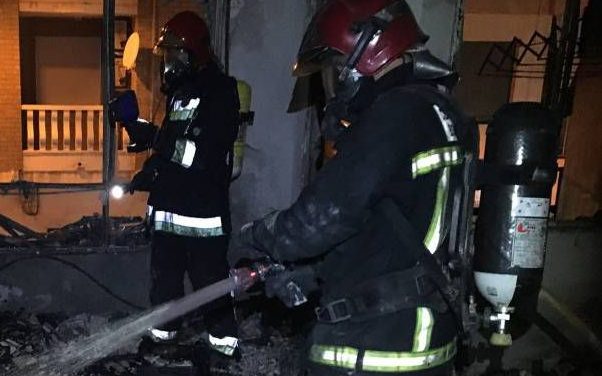 ÚLTIMA HORA: Derivada al Hospital de Don Benito tras inhalar humo en el incendio de una vivienda