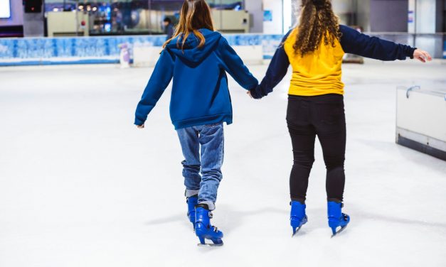 La popular pista de patinaje sobre hielo regresa a Coria con motivo de la campaña navideña
