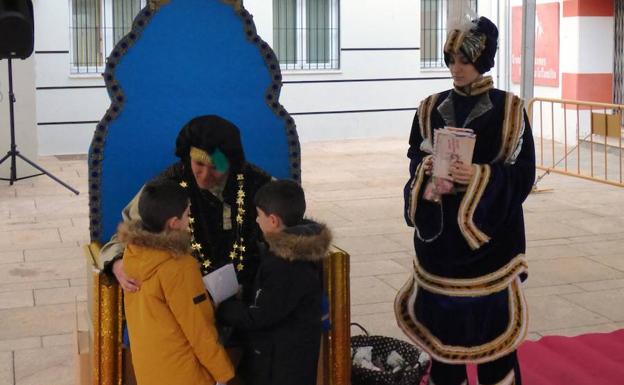 El Príncipe Aliatar llega a Navalmoral de la Mata para recoger las cartas de los Reyes Magos