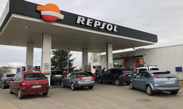 Extremadura despide el año con miles de conductores haciendo colas en las gasolineras