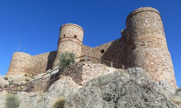 El Cerro del Castillo de Capilla, declarado Bien de Interés Cultural por su zona arqueológica