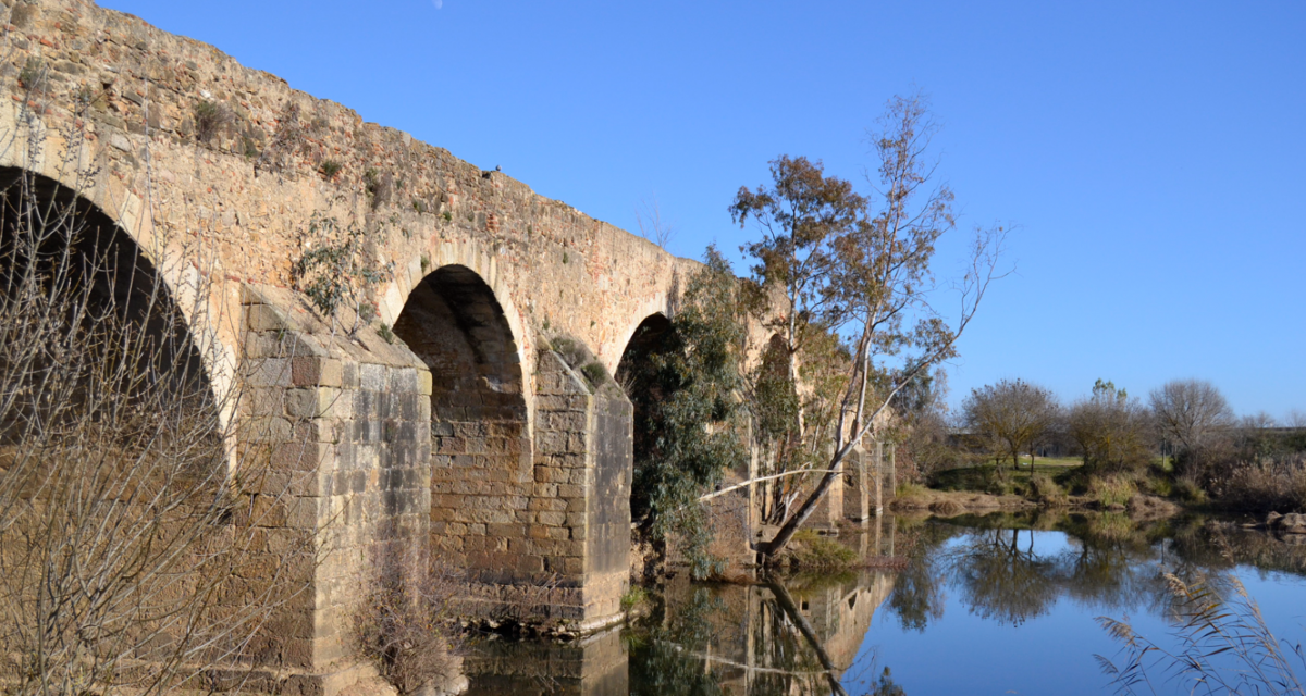 La crecida del río Gévora derrumba parcialmente el puente de Cantillana, un bien del siglo XVI