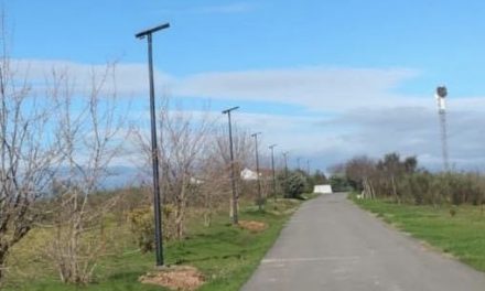 El Ayuntamiento de Torrejoncillo instala nuevas farolas que se abastecen de energía solar