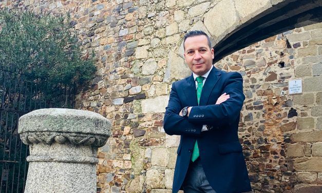 Óscar Fernández Calle: «Nuestro primer objetivo será echar a Vara y al PSOE de la presidencia de la Junta»