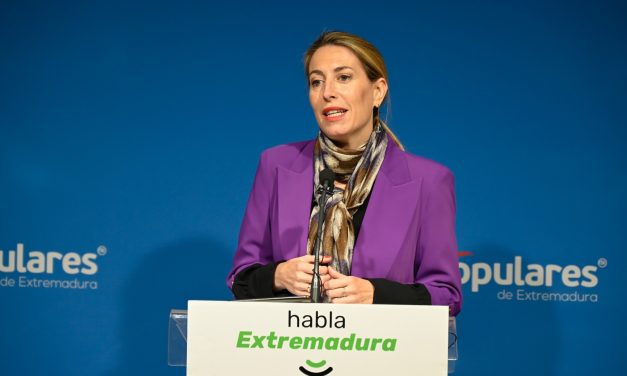 La cacereña María Guardiola pide a Vara un debate público «sin propaganda y sin excusas»