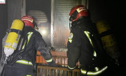 Dos heridos e importantes daños materiales en un incendio en Jarandilla de La Vera