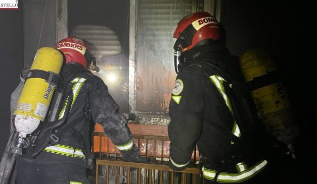 Dos heridos e importantes daños materiales en un incendio en Jarandilla de La Vera