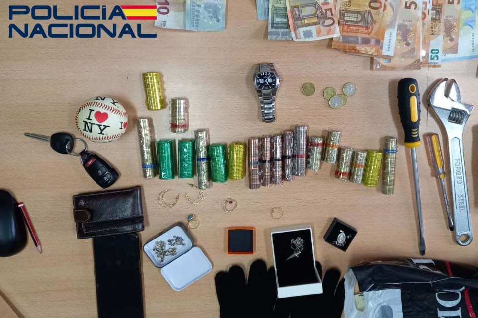 Dos detenidos tras ser pillados robando en un domicilio de Badajoz