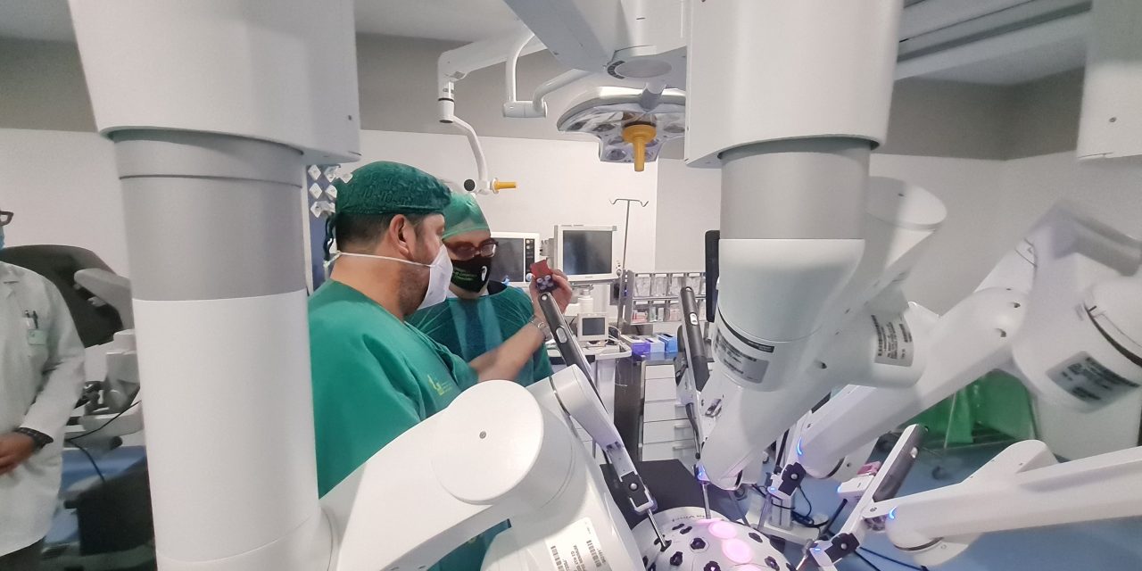 Un robot americano llega a Extremadura para ayudar a los profesionales médicos del SES