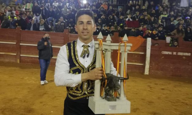 Luis Juanela, recortador de Losar de la Vera, se hace con el Trofeo Tres Columnas en Ciudad Rodrigo