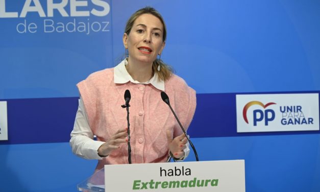 María Guardiola, ante el cambio de opinión de Vara: «Se arrodilla a Sánchez, se agarra al poder»