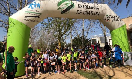 Más de 200 jóvenes se citan en Villanueva de la Serena en el Triatlón Divertido Judex