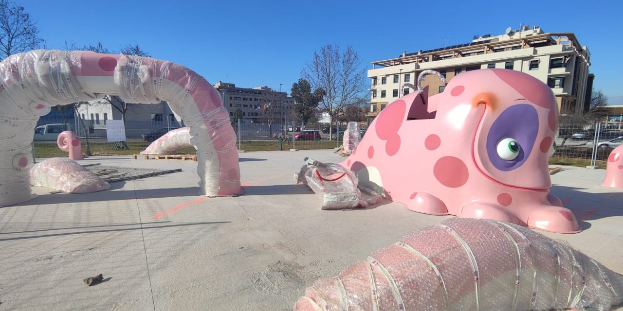 Un cefalópodo gigante y de colores será el compañero de juegos de muchos niños de Navalmoral