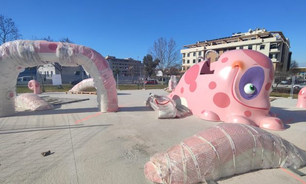 Un cefalópodo gigante y de colores será el compañero de juegos de muchos niños de Navalmoral