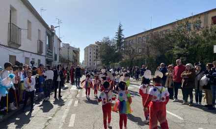 Un desfile con la participación de más de 800 escolares abre el Carnaval de Coria