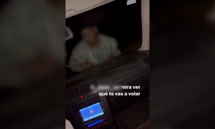 VIDEO: Investigan a un joven de 20 años por conducir a 80 km/h con otra persona en el capó en Peraleda de la Mata