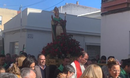 VIDEO: Cientos de devotos, caballistas y escopeteros arropan a San Blas en Moraleja
