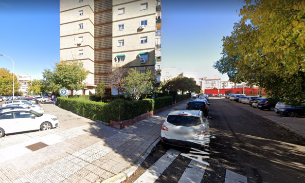 Herida de gravedad una anciana tras caerse por las escaleras de un edificio en Badajoz