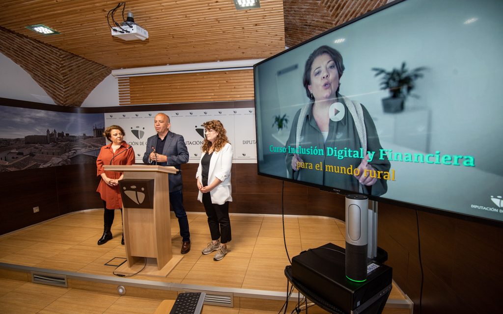 Diputación de Cáceres ayudará a los que viven en zonas rurales a no quedarse fuera de la era digital