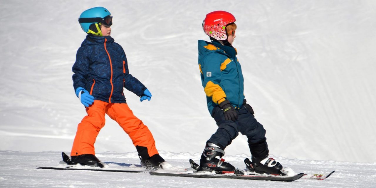 Más de 500 escolares de pueblos cacereños podrán ir a esquiar a la estación de La Covatilla