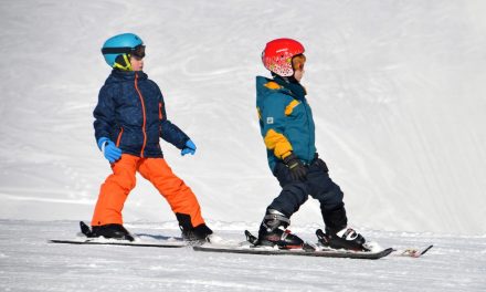 Más de 500 escolares de pueblos cacereños podrán ir a esquiar a la estación de La Covatilla