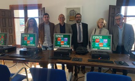 Diputación de Cáceres entrega equipos informáticos al ayuntamiento de Pasarón de la Vera