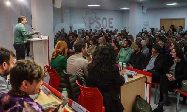 El PSOE vende renovación y presenta una lista continuista a la Asamblea con candidatos con una amplia trayectoria