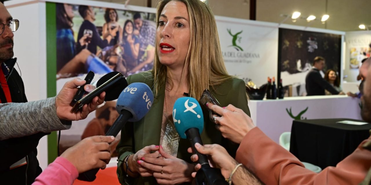 María Guardiola: “El AVE cada vez más lejos y Vara cada vez más callado”
