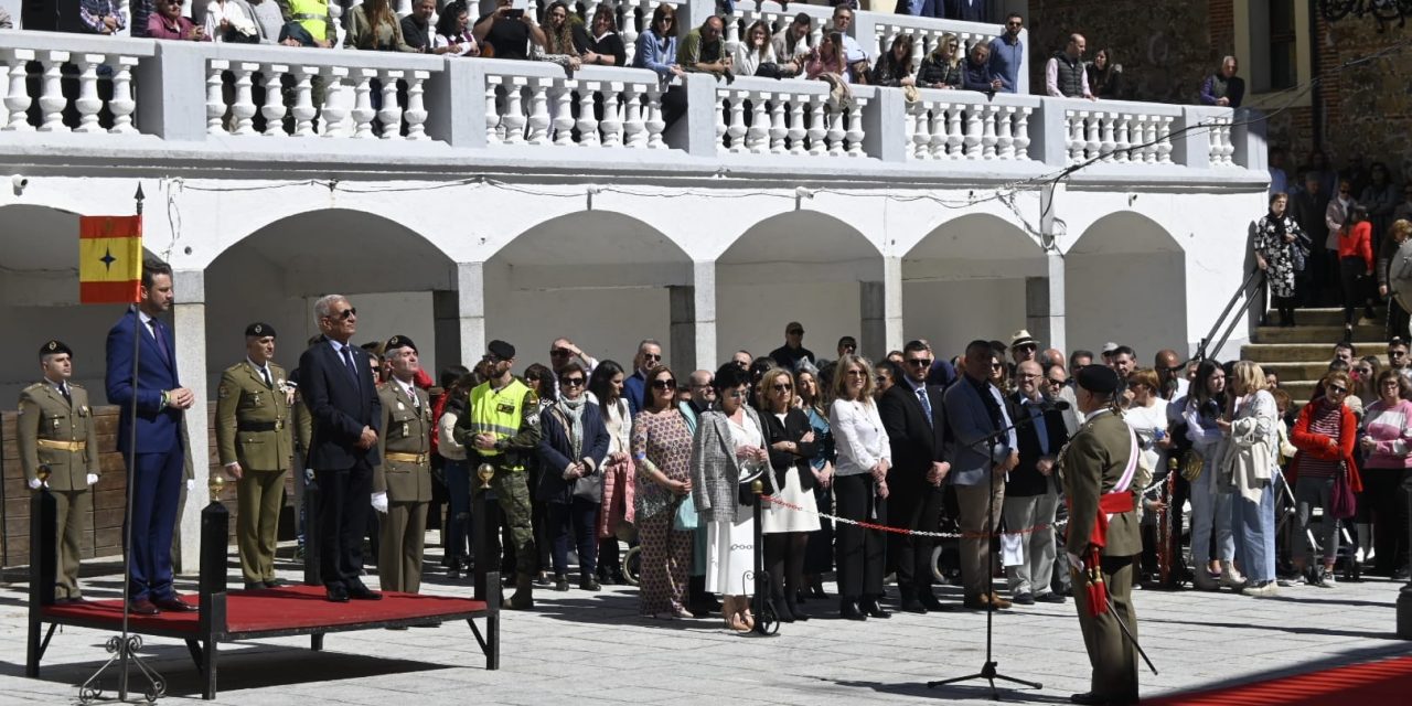 GALERÍA DE FOTOS: Cientos de personas participan en la jura de bandera civil de Jaraíz de la Vera