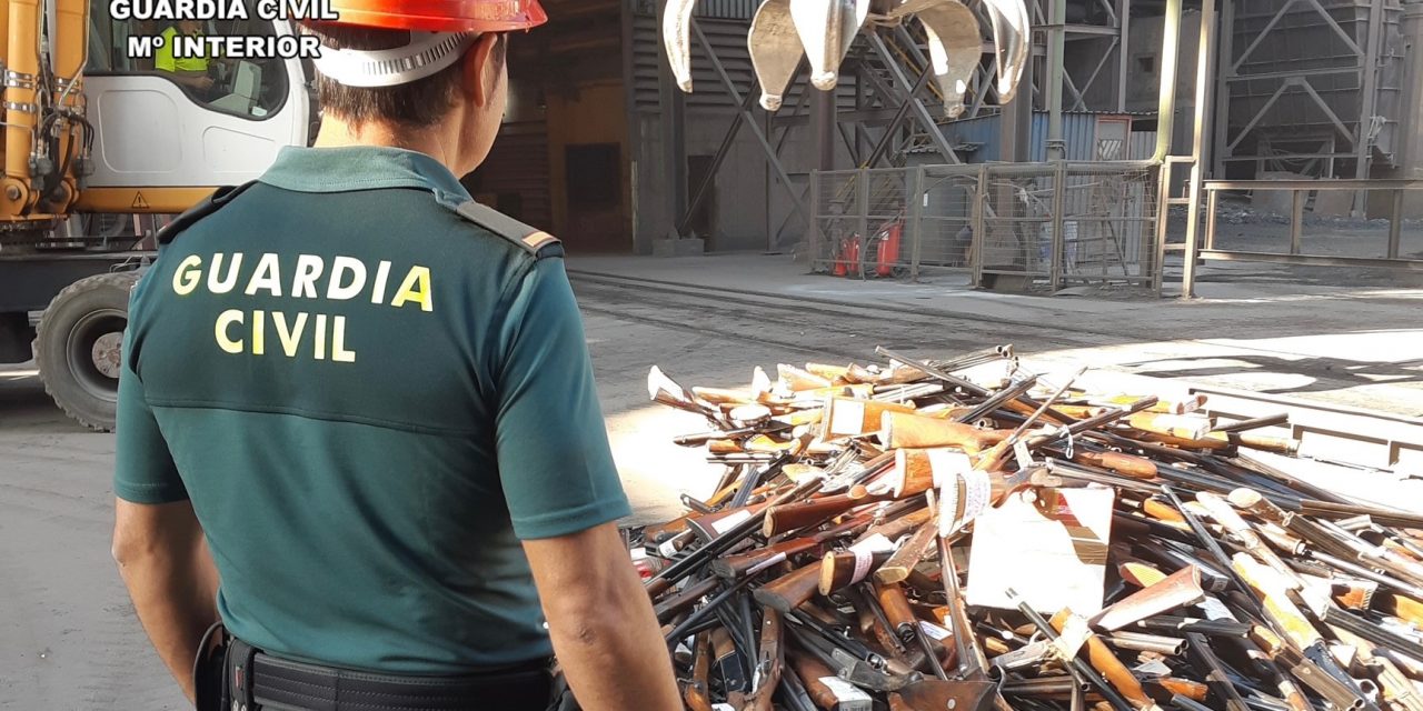 La Guardia Civil de Cáceres destruye en marzo un total de 800 armas depositadas por diferentes motivos