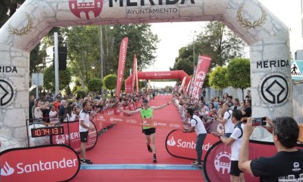 Jorge González y Silvia Benito ganan la XVII Media Maratón de Mérida que bate récord de participación con más de 2.000 corredores
