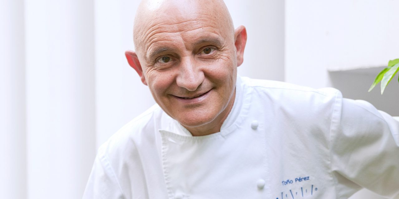 El chef tres estrellas Michelín Toño Pérez recibe el Premio a la Excelencia Picota del Jerte 2023