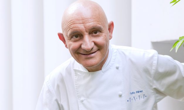 El chef tres estrellas Michelín Toño Pérez recibe el Premio a la Excelencia Picota del Jerte 2023