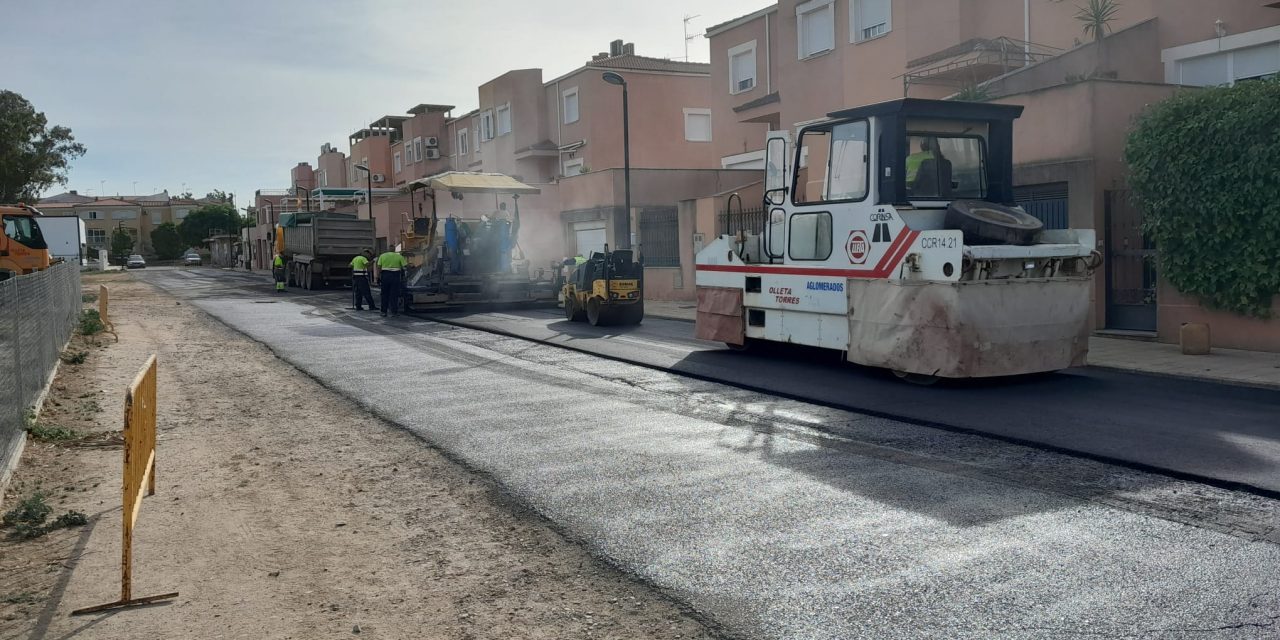 Siguen los trabajos de pavimentación y nuevos acerados en Coria, Rincón y Puebla de Argeme