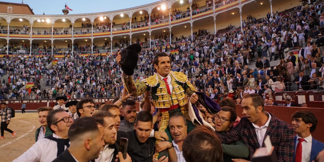 Emilio de Justo sale a hombros por la puerta grande de Las Ventas en Madrid