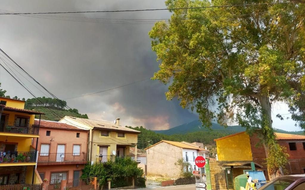 El fuego obliga a evacuar a los vecinos de Robledillo, Cadalso y Descargamaría