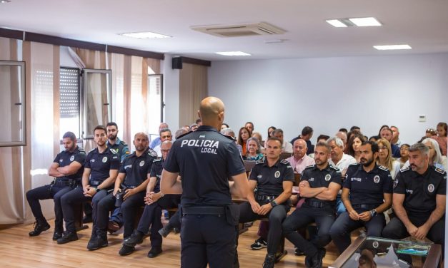 GALERÍA: El Ayuntamiento Moraleja agradece a los policías locales su labor diaria