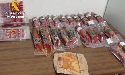 Detenidos por robar en un supermercado embutidos y latas de conserva valorados en más de 750 euros