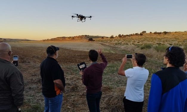Extremadura formará a pilotos de drones o aeronaves para aplicar productos fitosanitarios