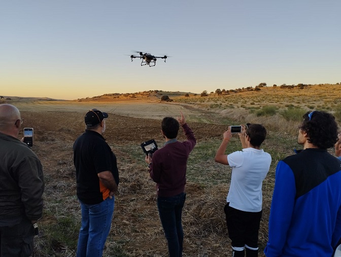 Extremadura formará a pilotos de drones o aeronaves para aplicar productos fitosanitarios