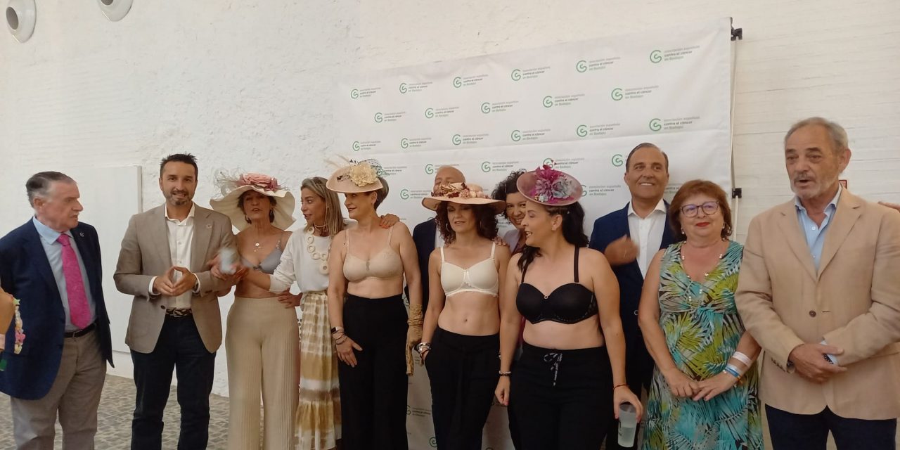 Mujeres operadas de cáncer de mama protagonizan un desfile de lencería para visibilizar la enfermedad