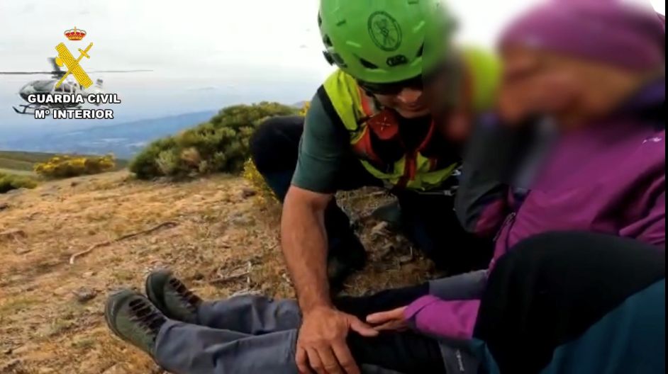La Guardia Civil rescata a una senderista que no pudo acabar una ruta por la sierra