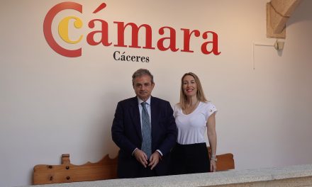 El presidente de la Cámara de Comercio de Cáceres se reúne con María Guardiola
