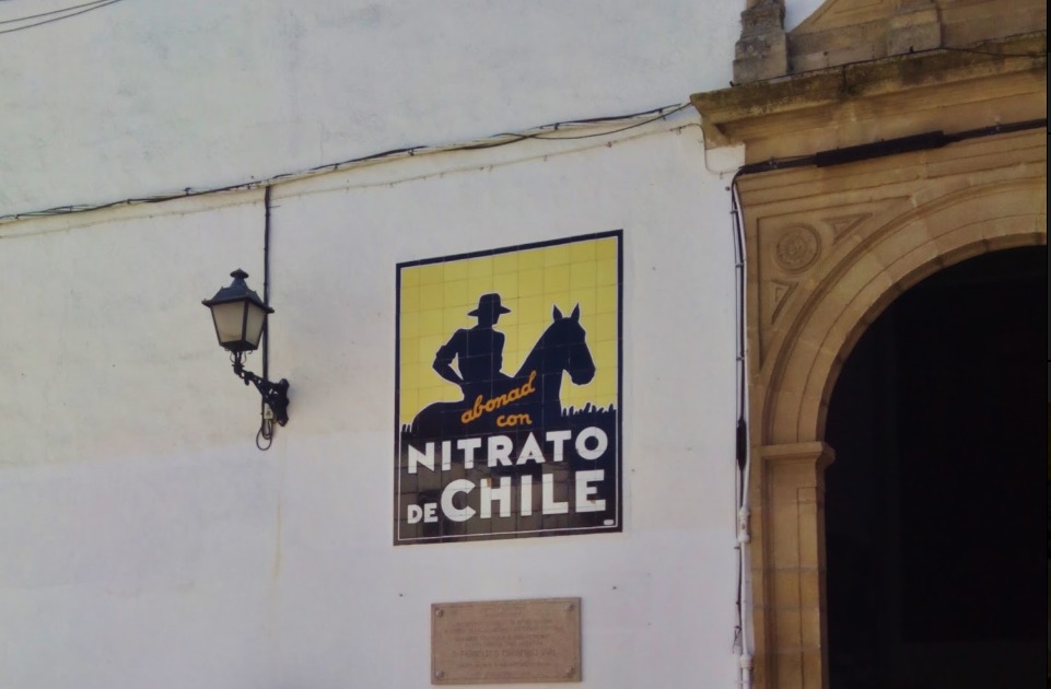 Los anuncios de azulejos de Nitrato de Chile ya son Bien de Interés Cultural en Extremadura